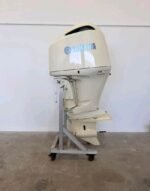 2013 Yamaha F300 4.2L V6 FourStroke Outboard - 468 Hours, 25" Shaft, New Rigging Kit - Image 4